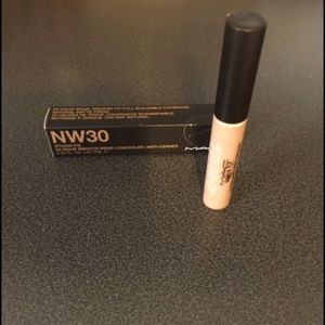 MAC 24-Hour Smooth concealer : Studio Fix